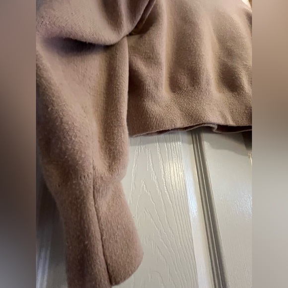 Onzie Cropped Hoodie Sweater - Picture 2 of 4